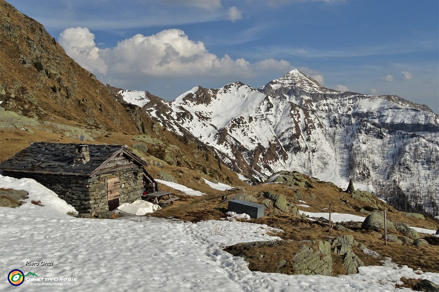 79 Baita Laghetti (1963 m) accanto al Rif. Balicco.JPG